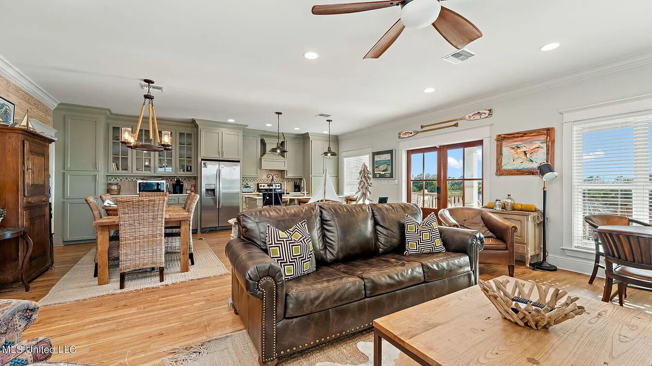 Photo of Livingroom in Shoreline Park