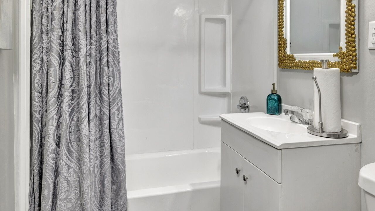 Photo of Bathroom in Acipco-Finley