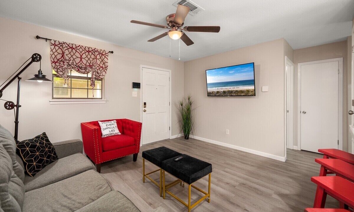 Photo of Livingroom in Pineville