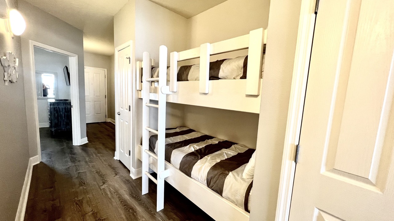 Photo of Bedroom in Miramar Beach