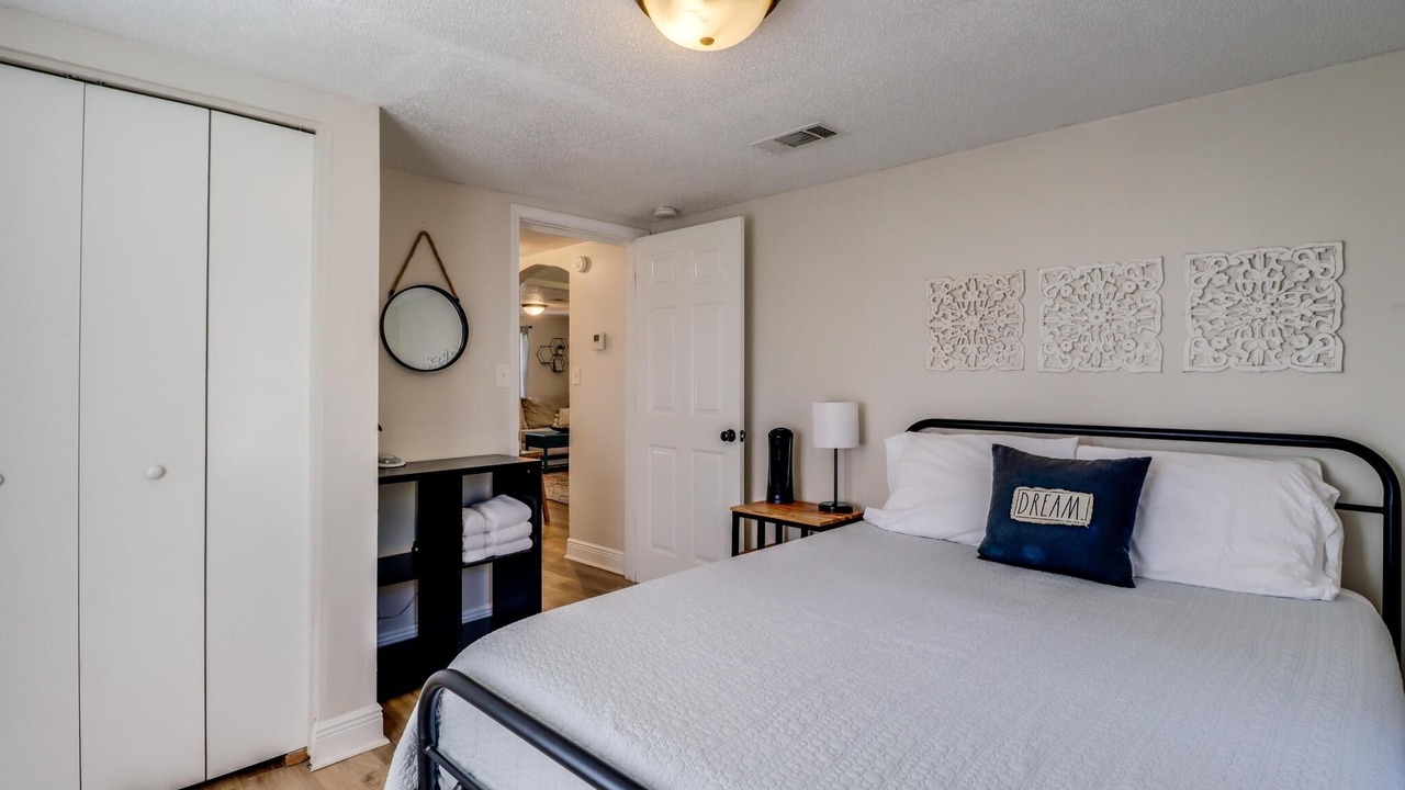 Photo of Bedroom in Gulfport