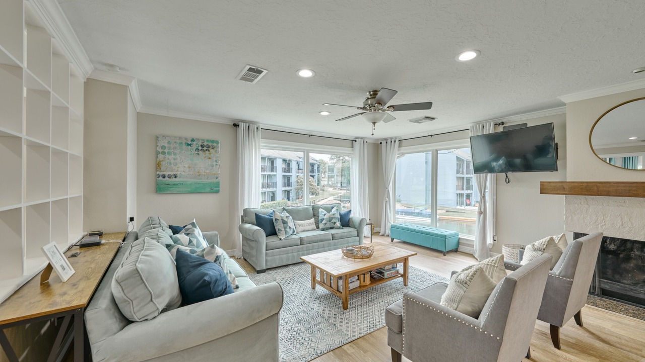 Photo of Livingroom in Walden on Lake Conroe