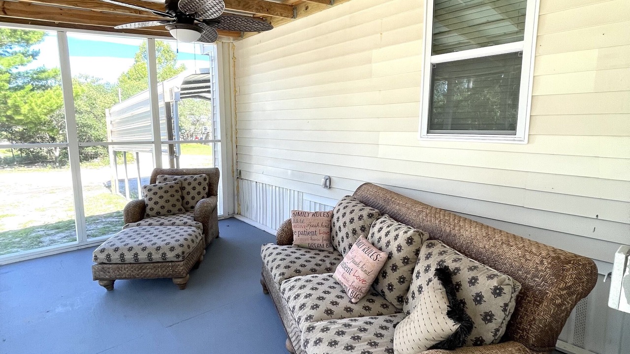 Photo of Livingroom in Carrabelle