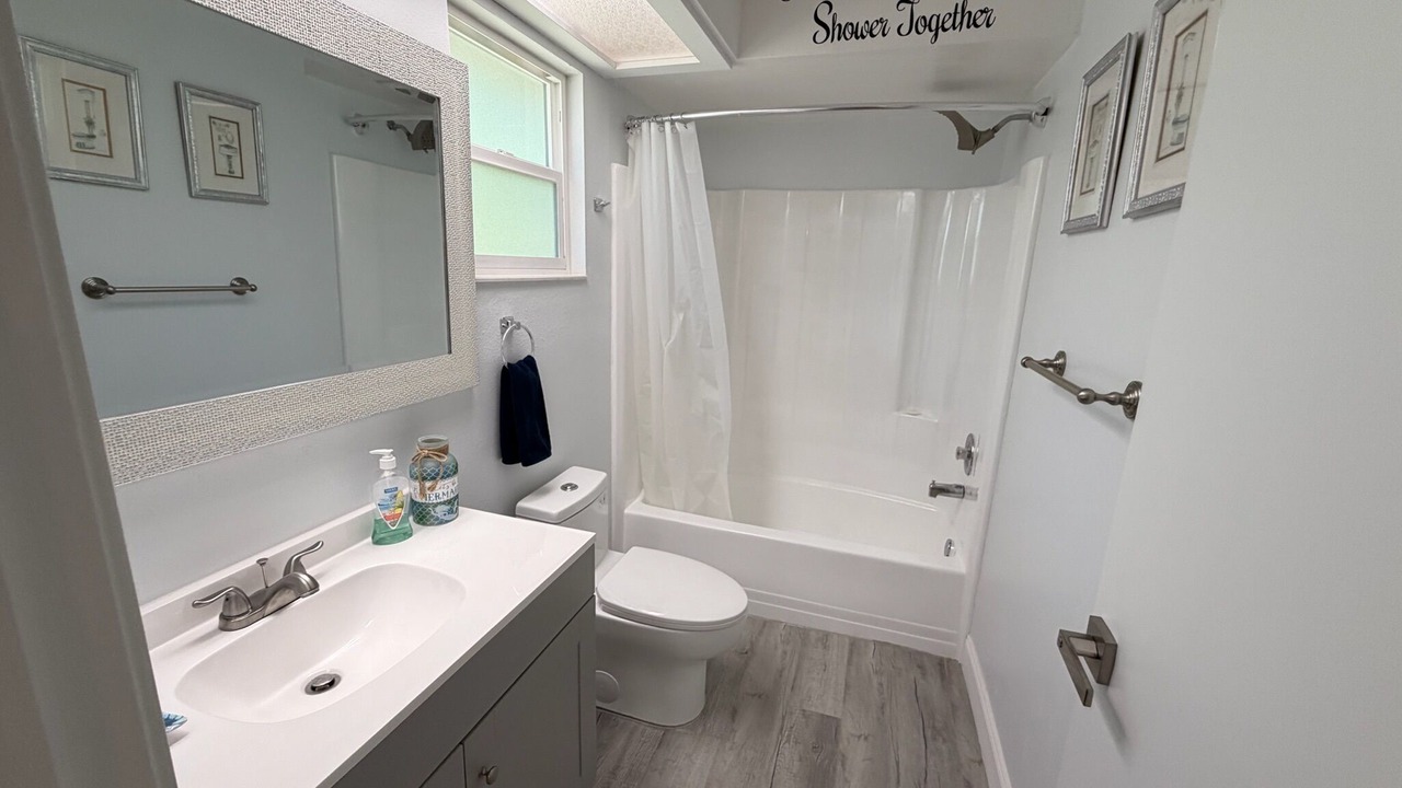 Photo of Bathroom in Weeki Wachee Gardens
