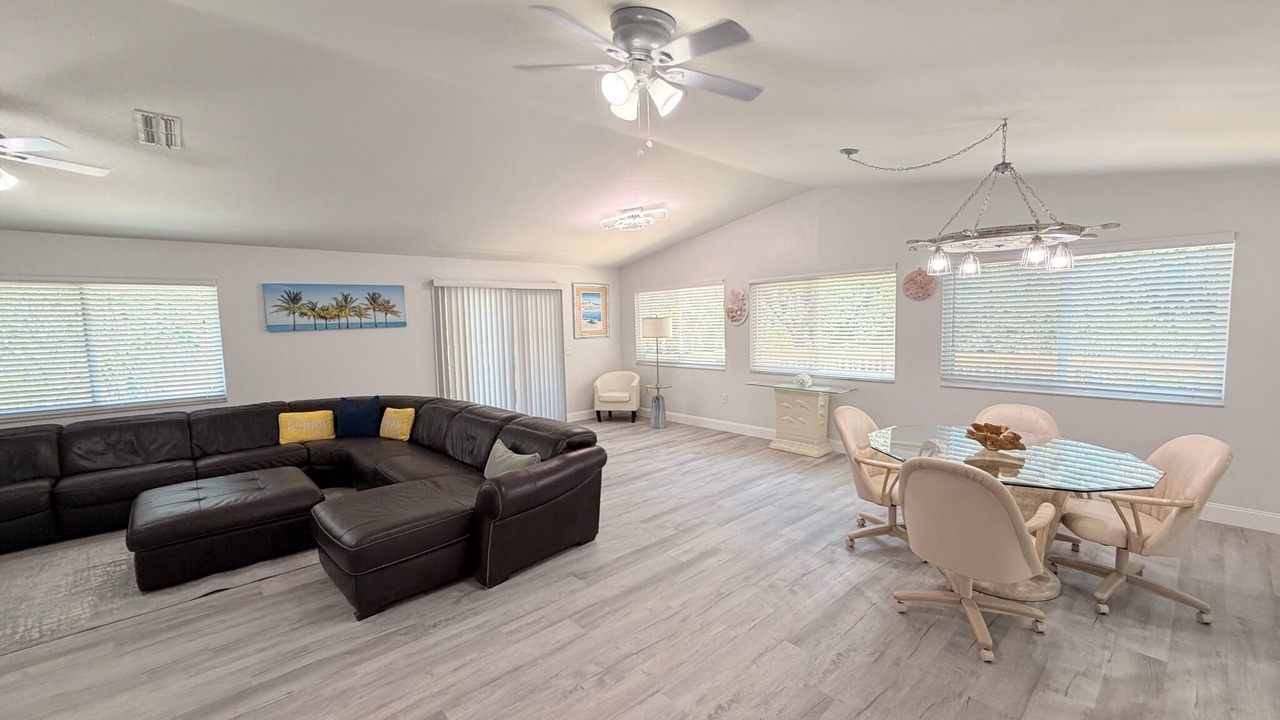 Photo of Livingroom in Weeki Wachee Gardens