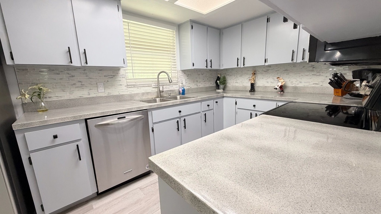 Photo of Kitchen in Weeki Wachee Gardens