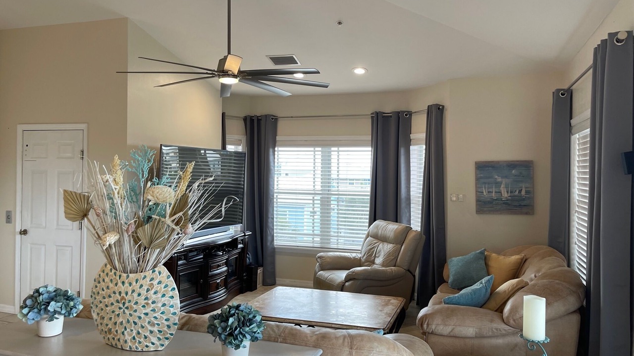 Photo of Livingroom in Safety Harbor Club
