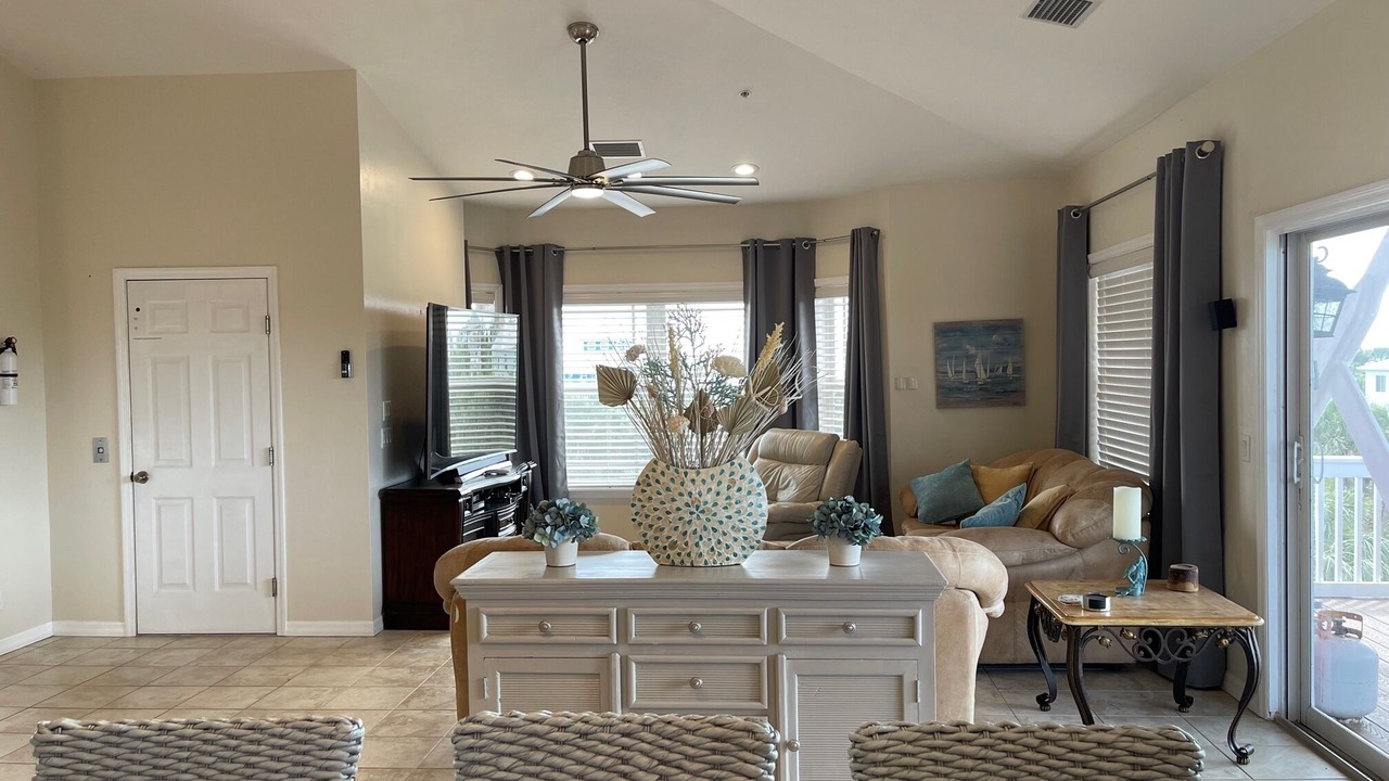 Photo of Livingroom in Safety Harbor Club
