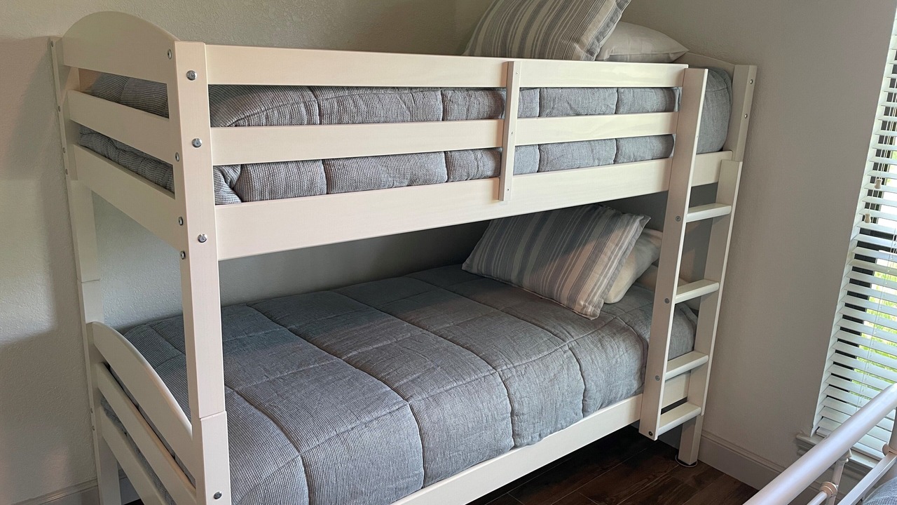 Photo of Bedroom in StarCrest Estates