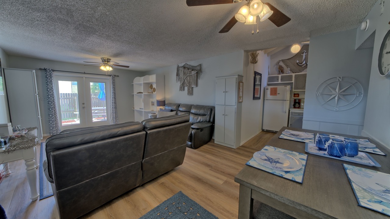 Photo of Livingroom in Summer Breeze