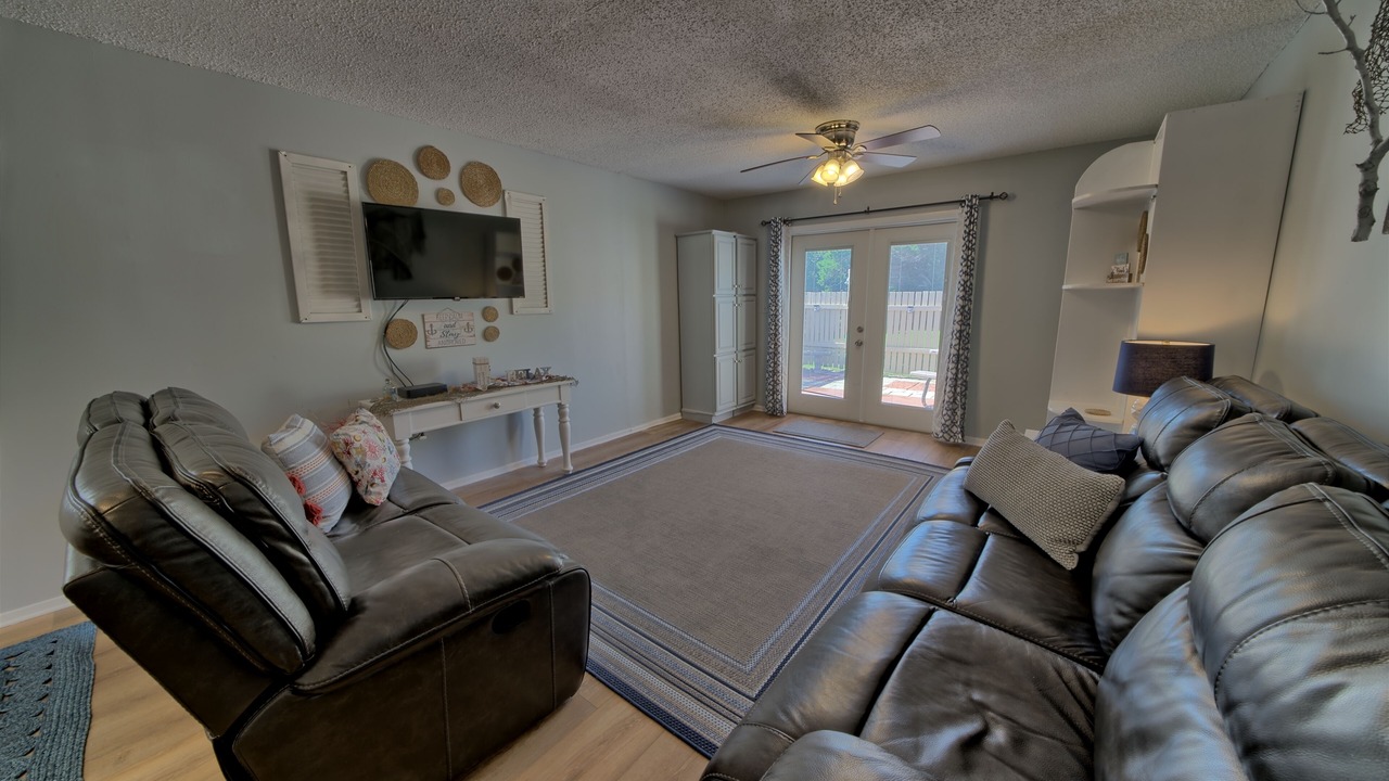 Photo of Livingroom in Summer Breeze