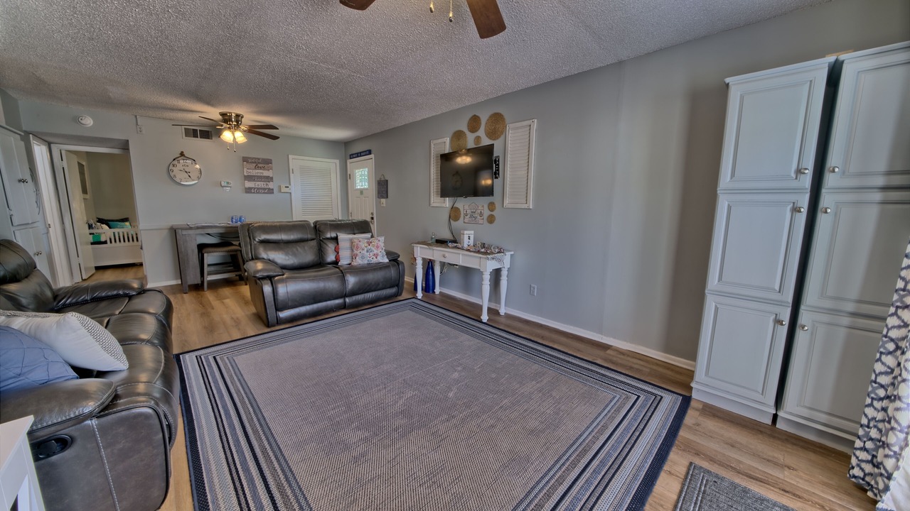 Photo of Livingroom in Summer Breeze