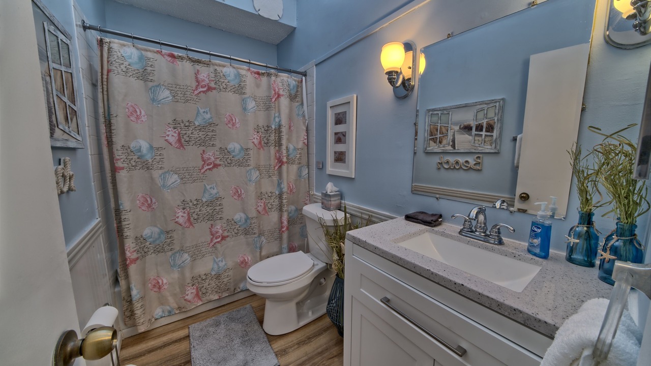 Photo of Bathroom in Summer Breeze