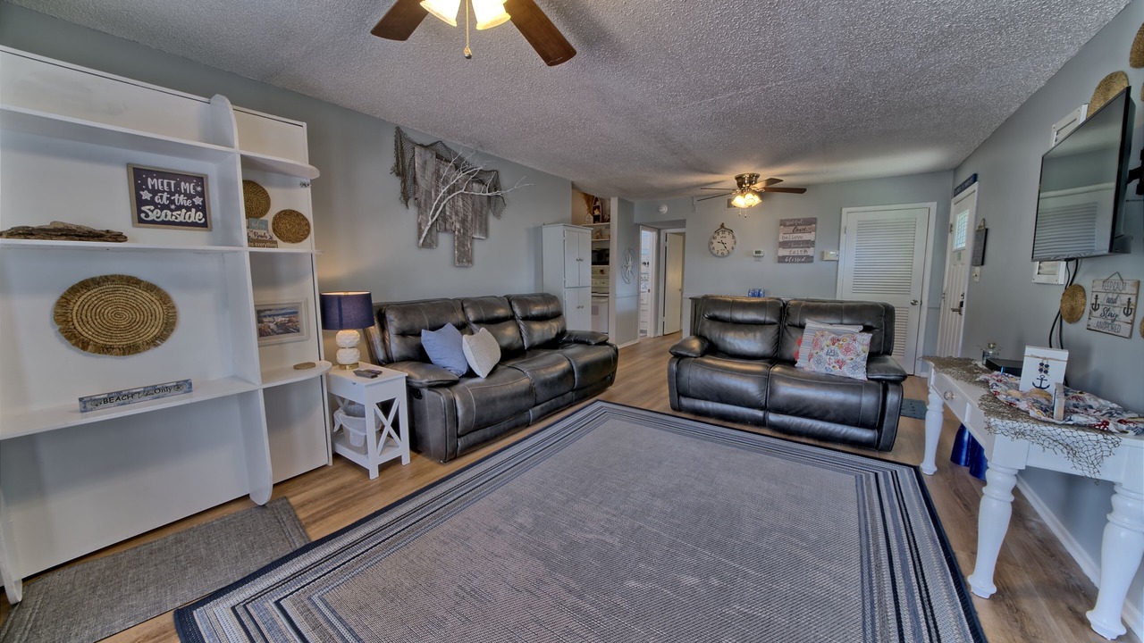 Photo of Livingroom in Summer Breeze
