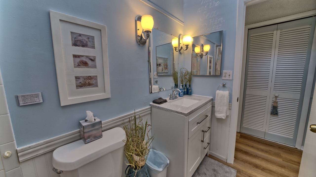 Photo of Bathroom in Summer Breeze