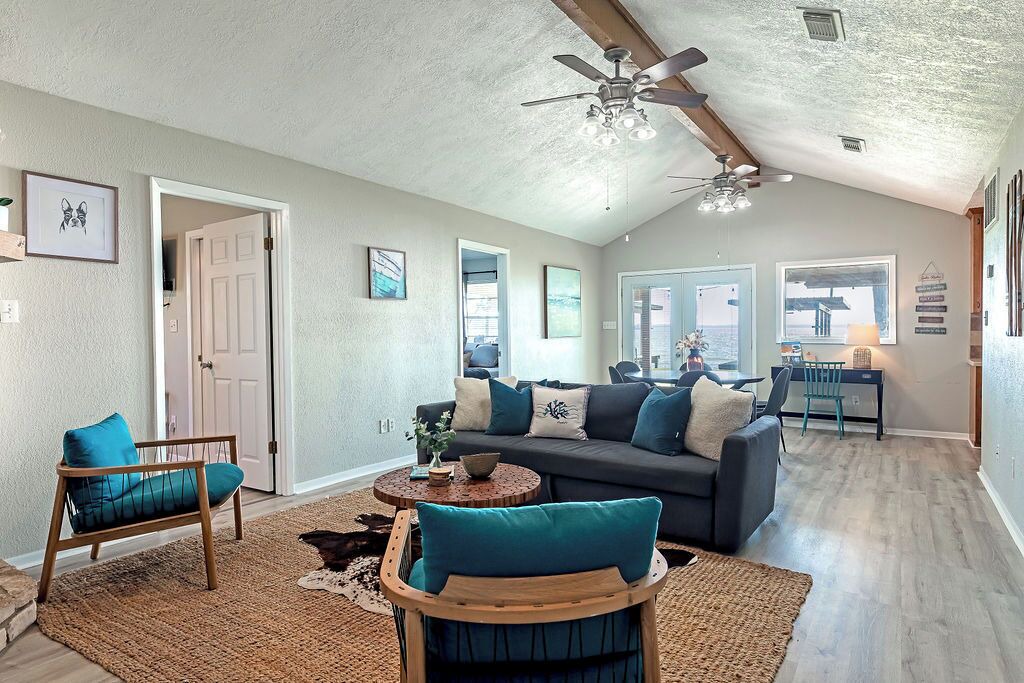 Photo of Livingroom in West Livingston