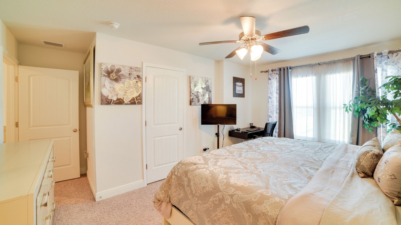 Photo of Bedroom in Upper Grand Lagoon
