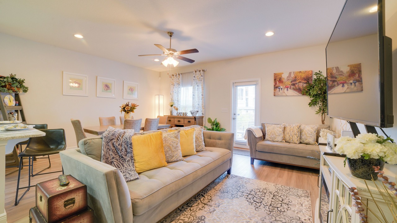 Photo of Livingroom in Upper Grand Lagoon