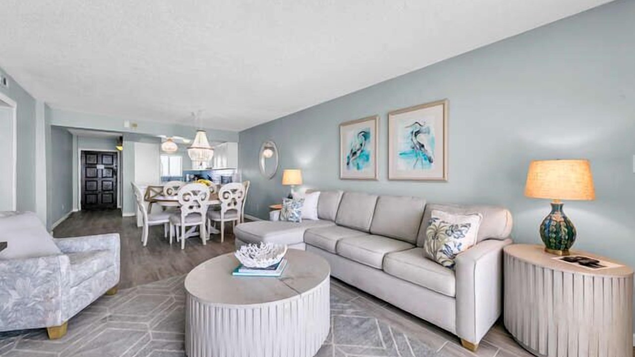 Photo of Livingroom in Biltmore Beach