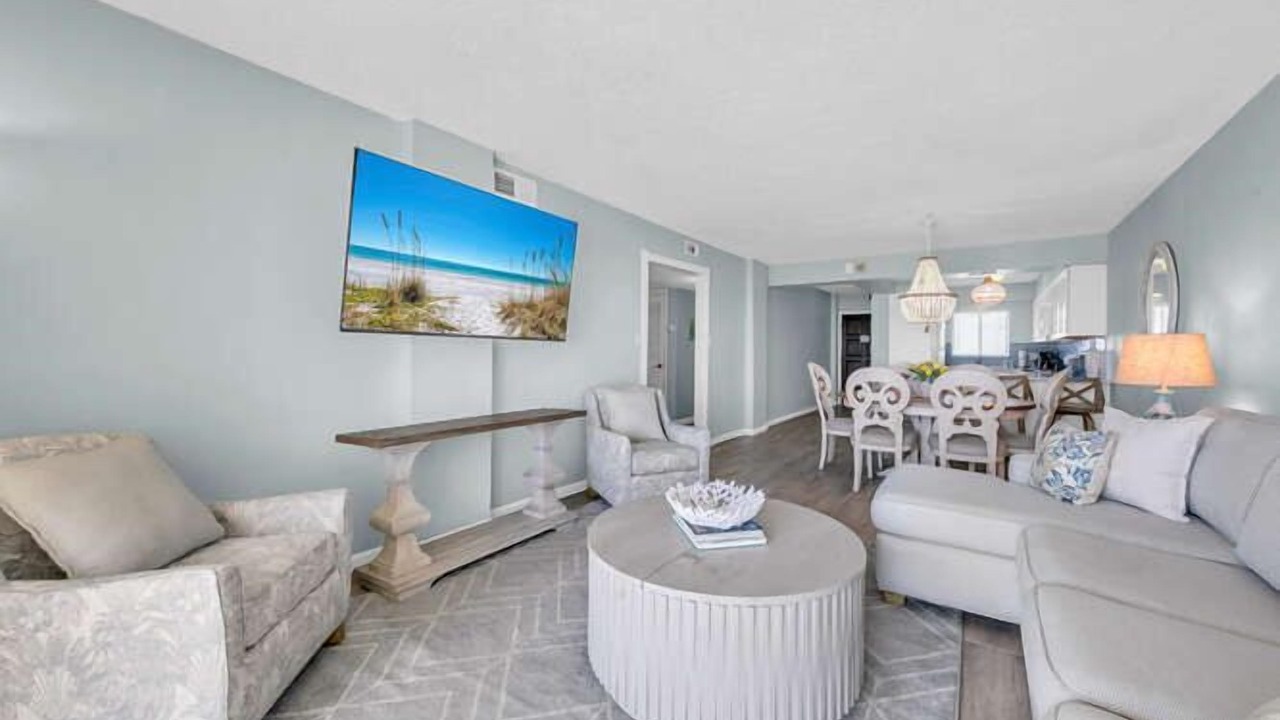 Photo of Livingroom in Biltmore Beach