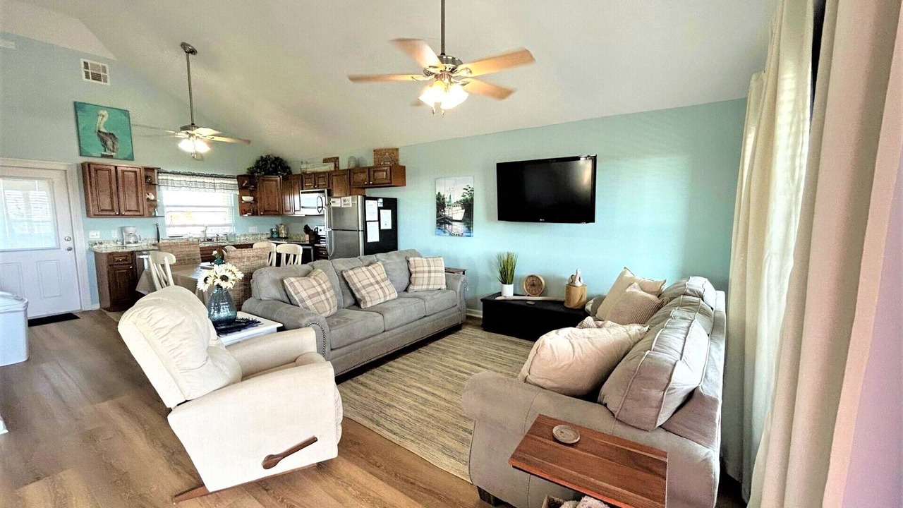 Photo of Livingroom in Golden Meadow
