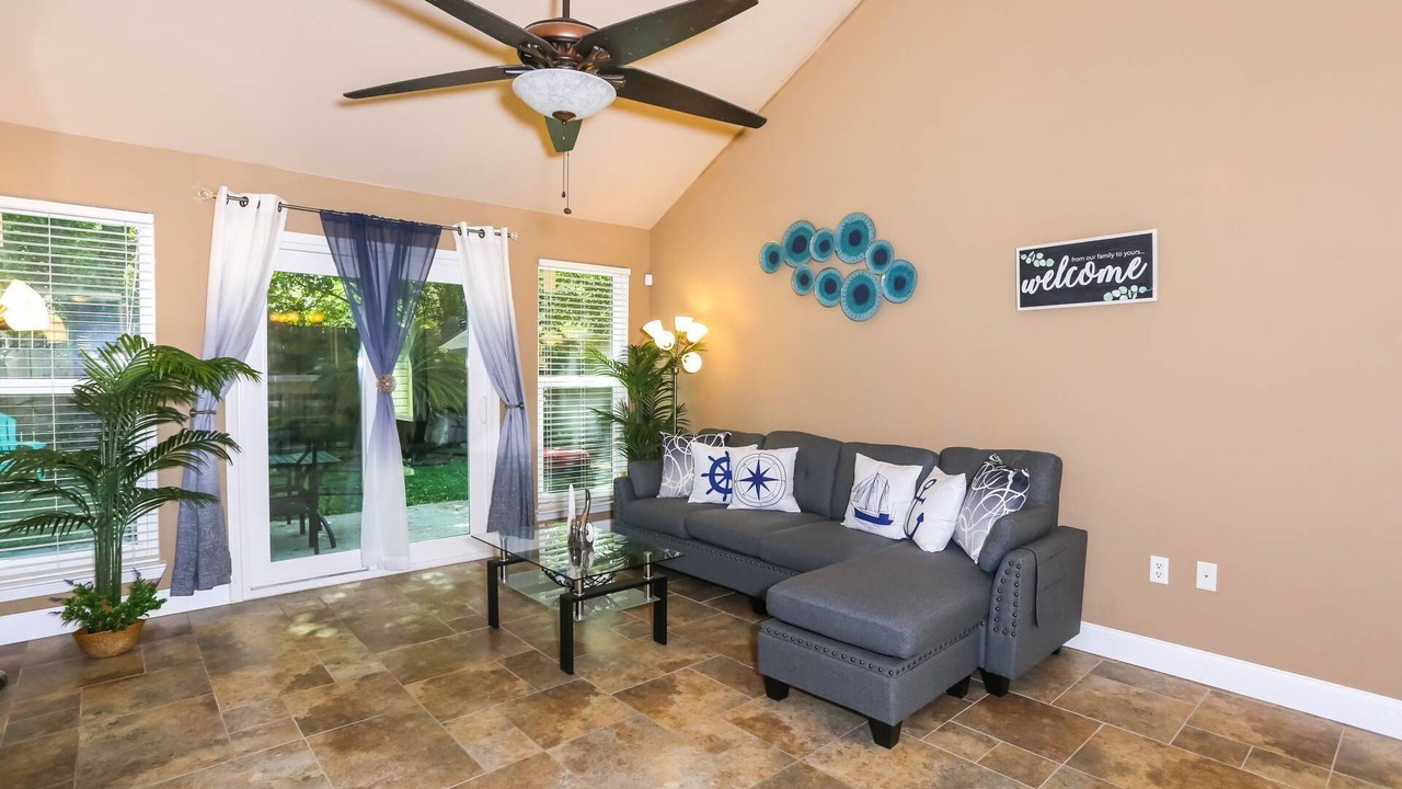 Photo of Livingroom in Mary Esther