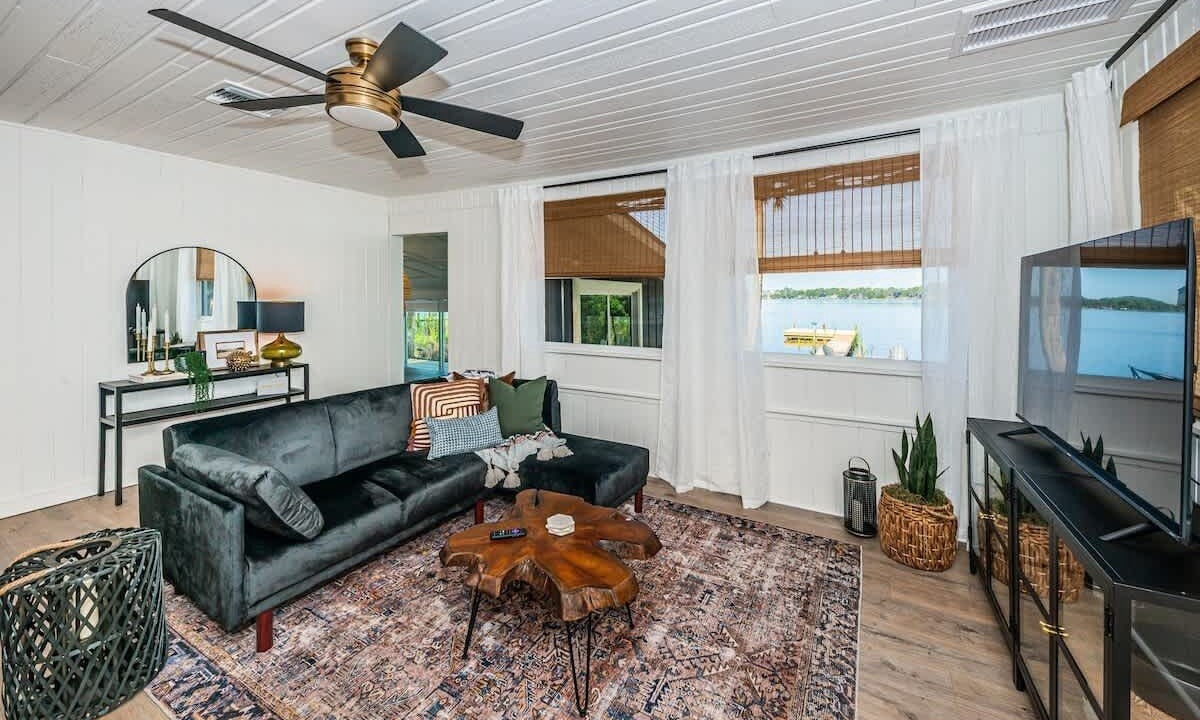 Photo of Livingroom in East Lake