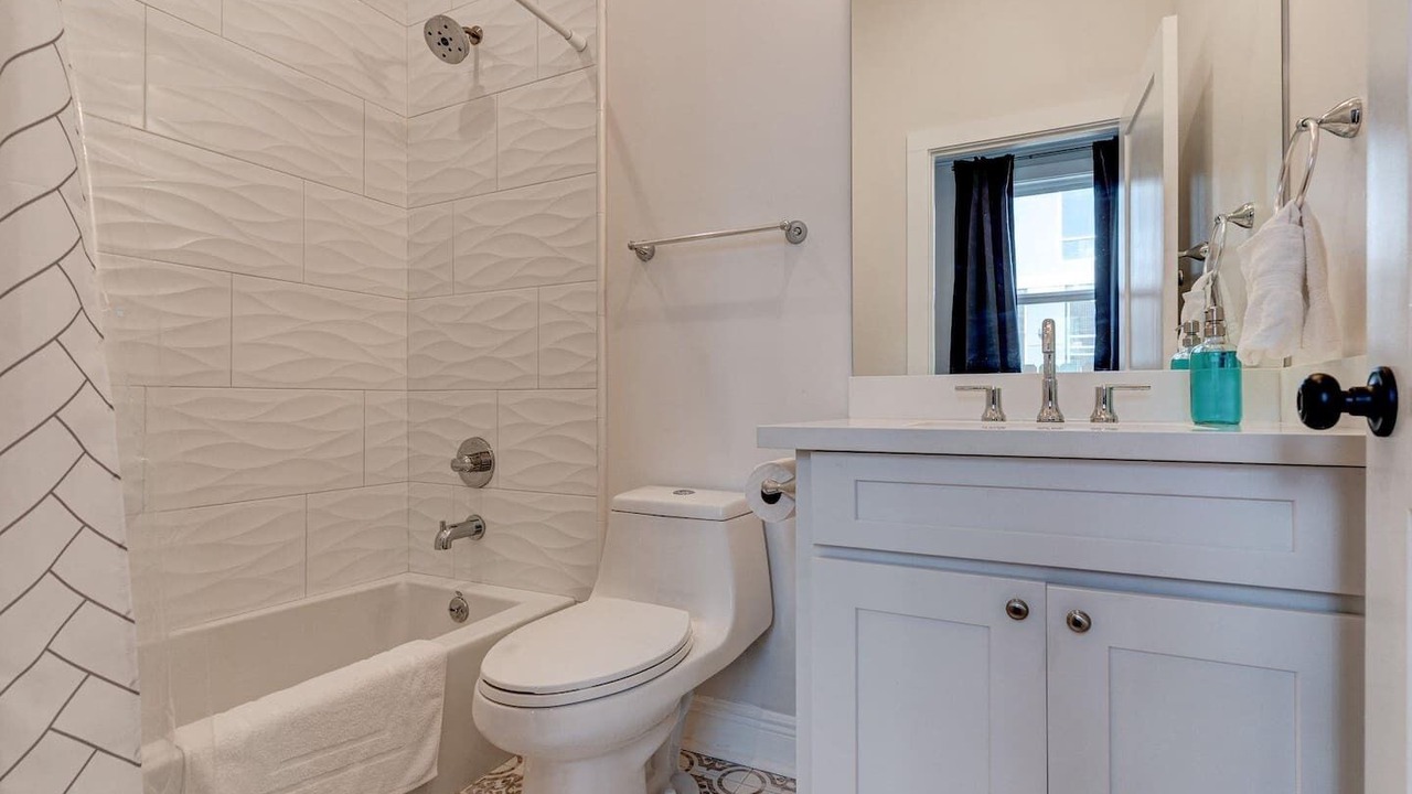 Photo of Bathroom in Tulane - Gravier