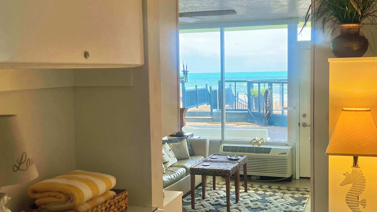 Photo of Livingroom in Ormond Beach
