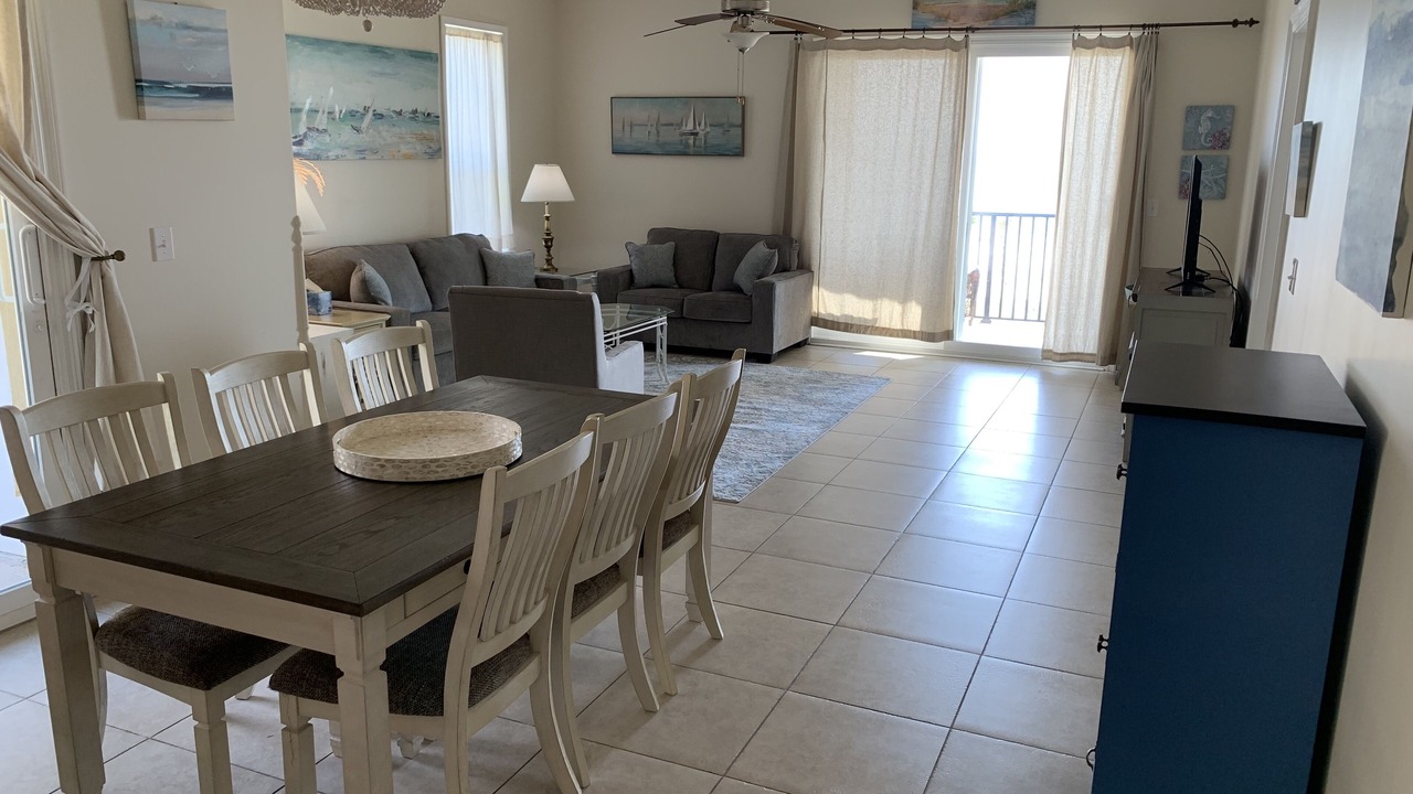 Photo of Livingroom in Henderson Point