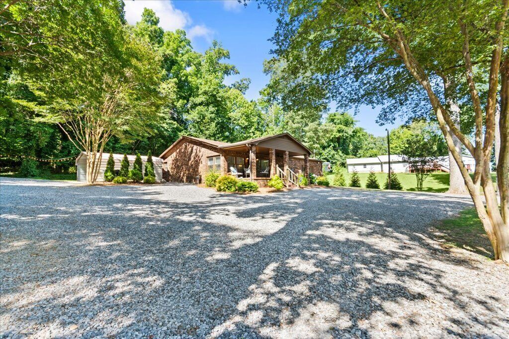 Photo of Bedroom in Guntersville