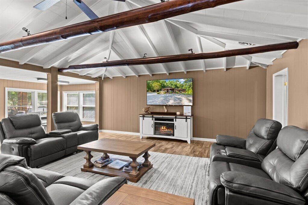 Photo of Livingroom in Guntersville
