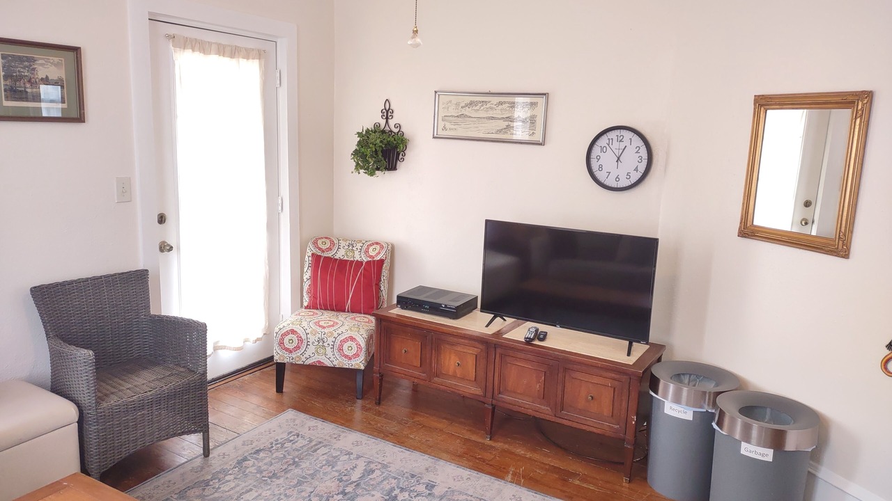 Photo of Livingroom in Old East Hill