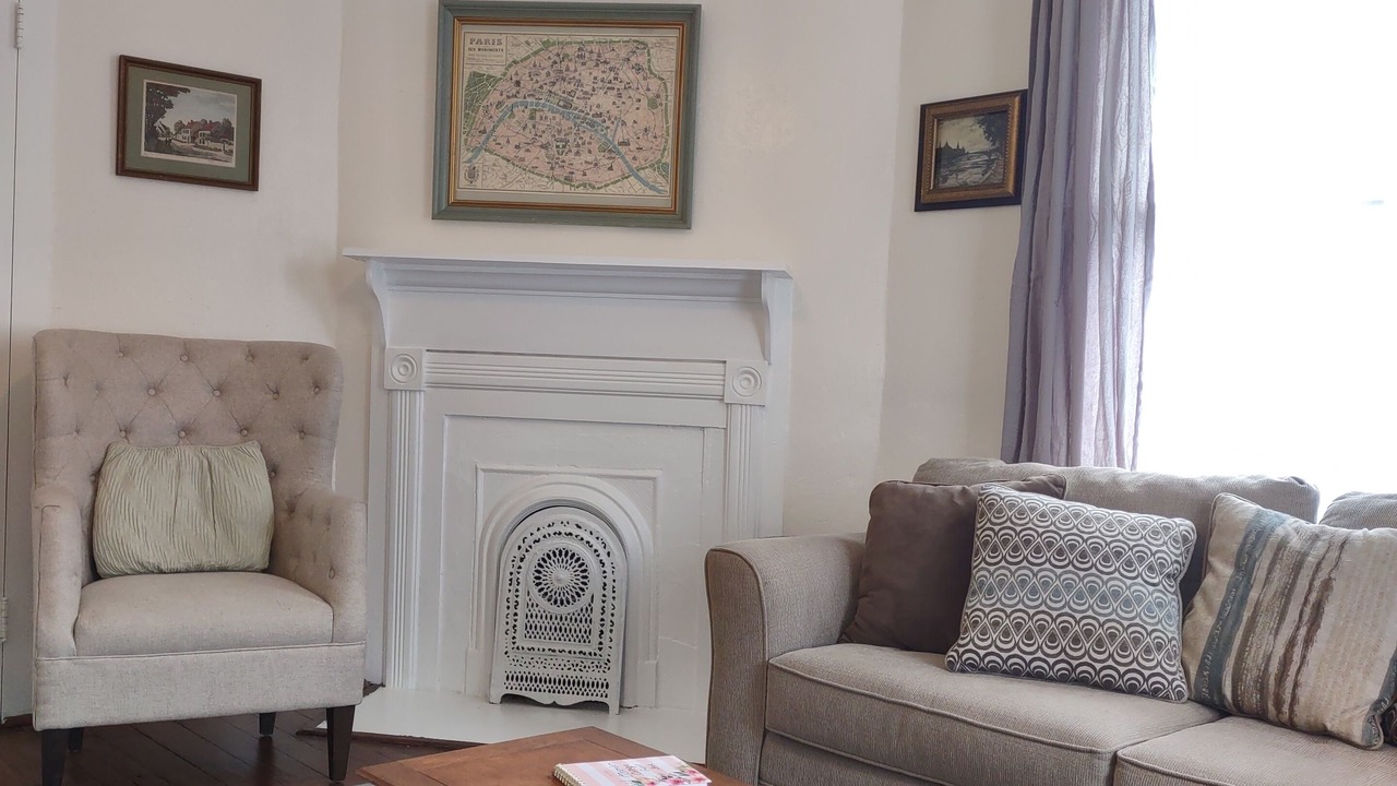 Photo of Livingroom in Old East Hill