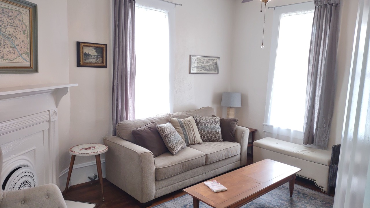 Photo of Livingroom in Old East Hill