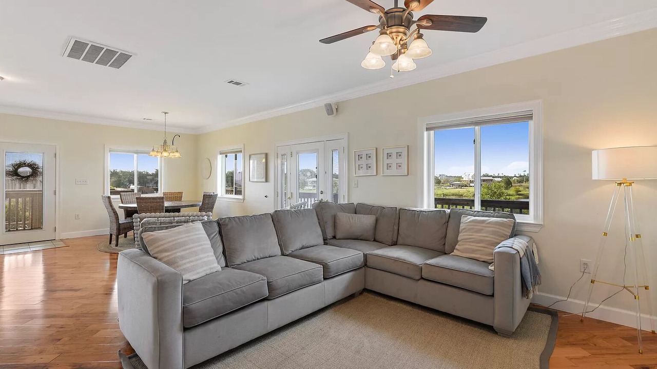 Photo of Livingroom in Shoreline Park