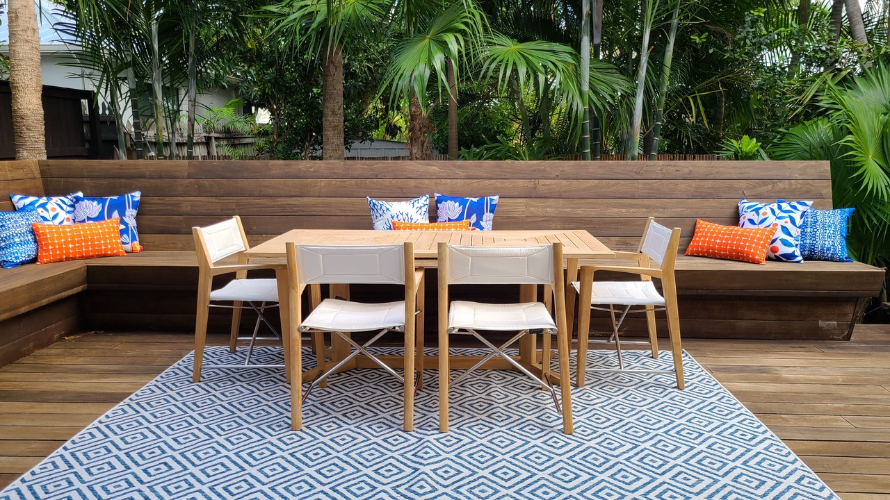 Photo of Outdoor in White St. Gallery