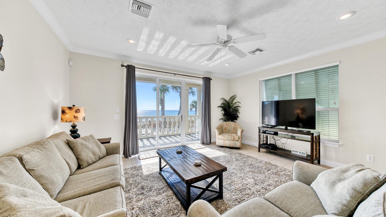 Photo of Livingroom in Silver Sands Beach
