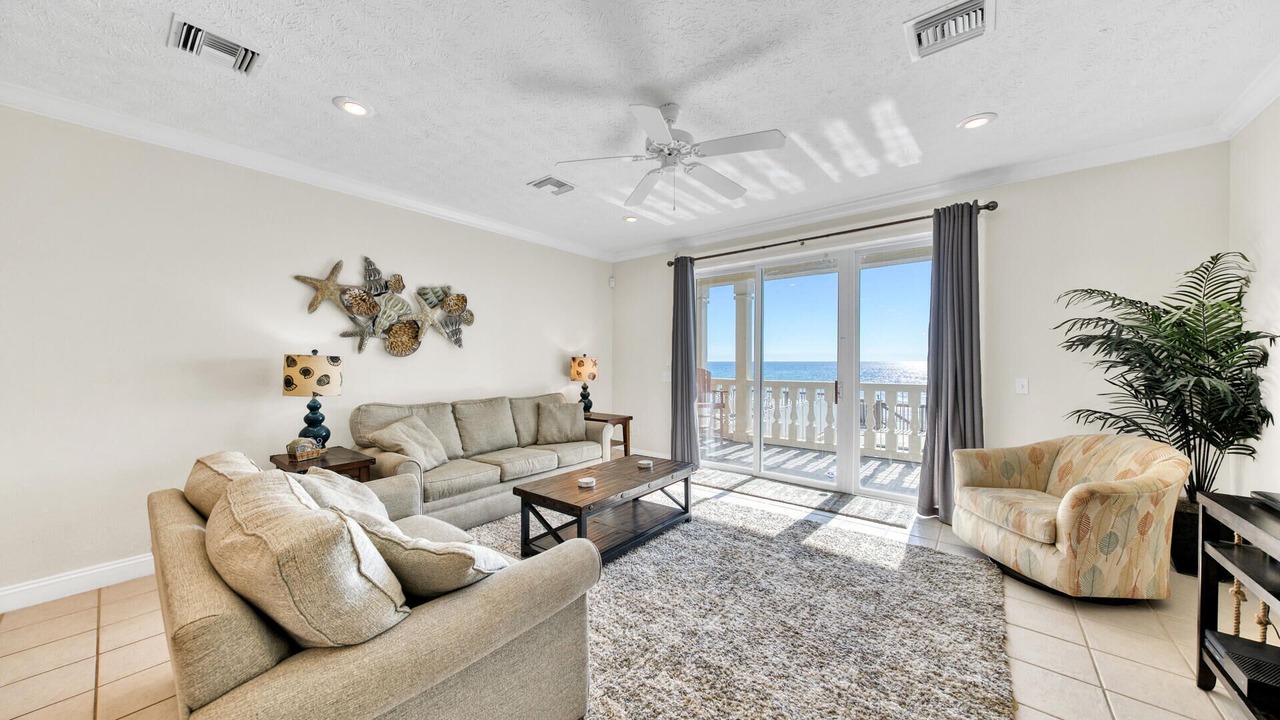 Photo of Livingroom in Silver Sands Beach