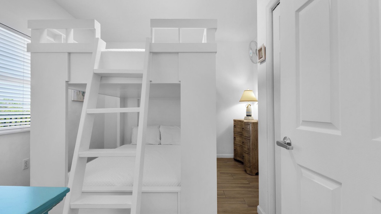 Photo of Bedroom in Frangista Beach