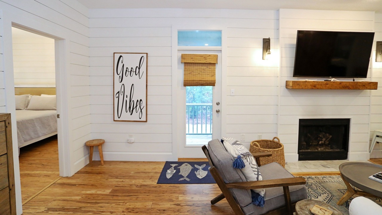 Photo of Livingroom in White's Gulfview