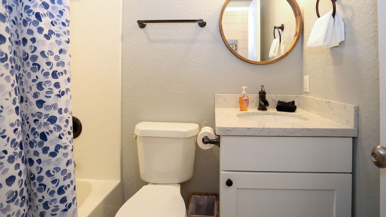 Photo of Bathroom in White's Gulfview