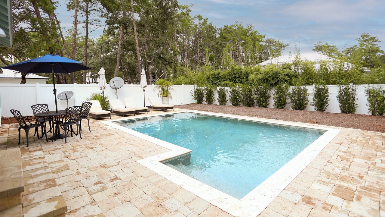 Photo of Outdoor in White's Gulfview