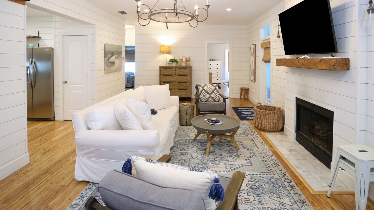 Photo of Livingroom in White's Gulfview