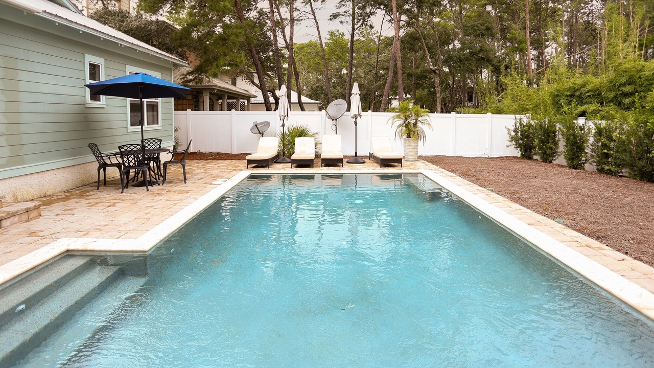 Photo of Outdoor in White's Gulfview