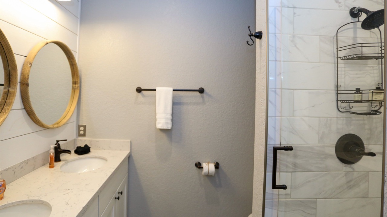 Photo of Bathroom in White's Gulfview
