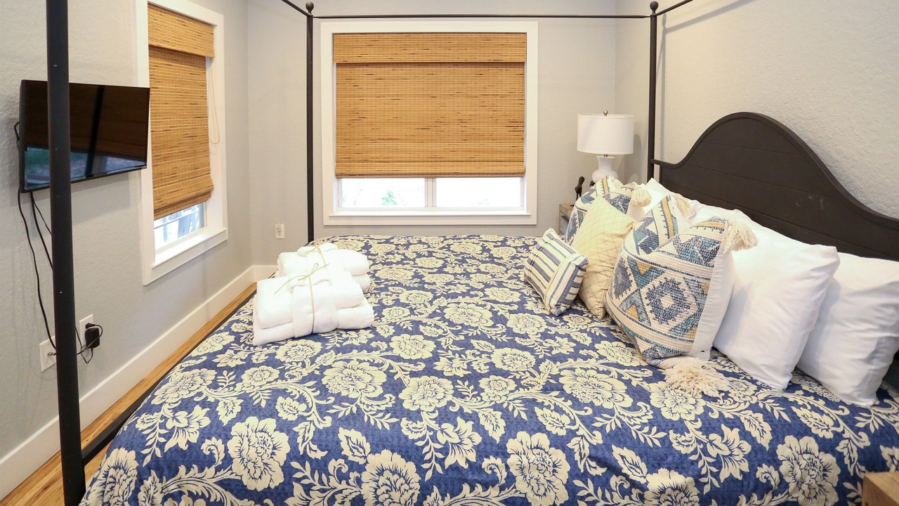 Photo of Bedroom in White's Gulfview