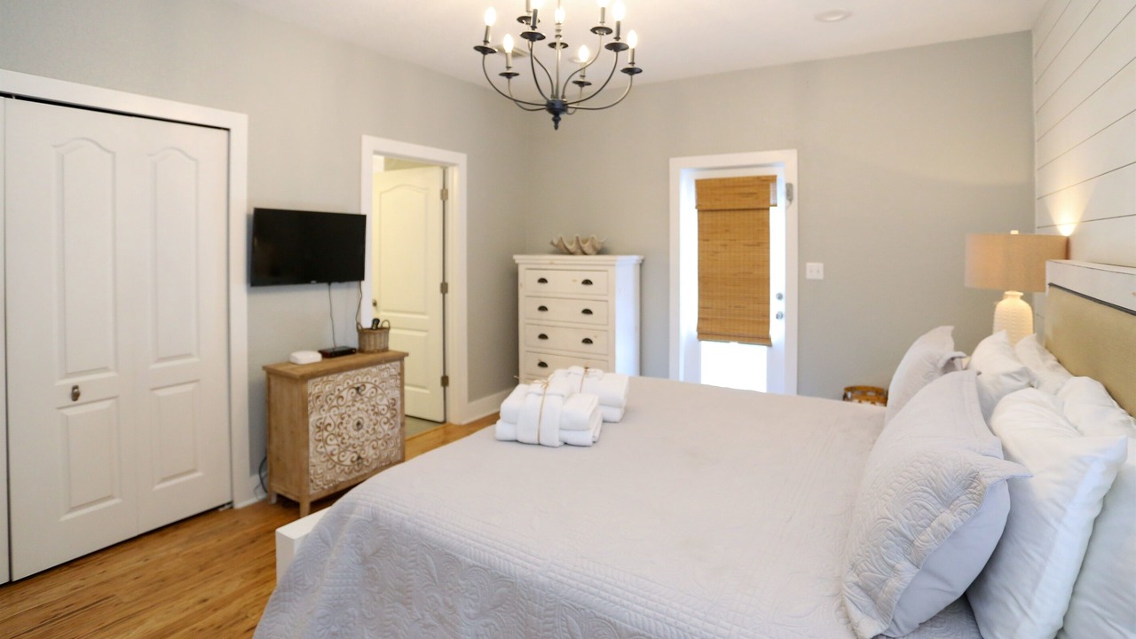 Photo of Bedroom in White's Gulfview