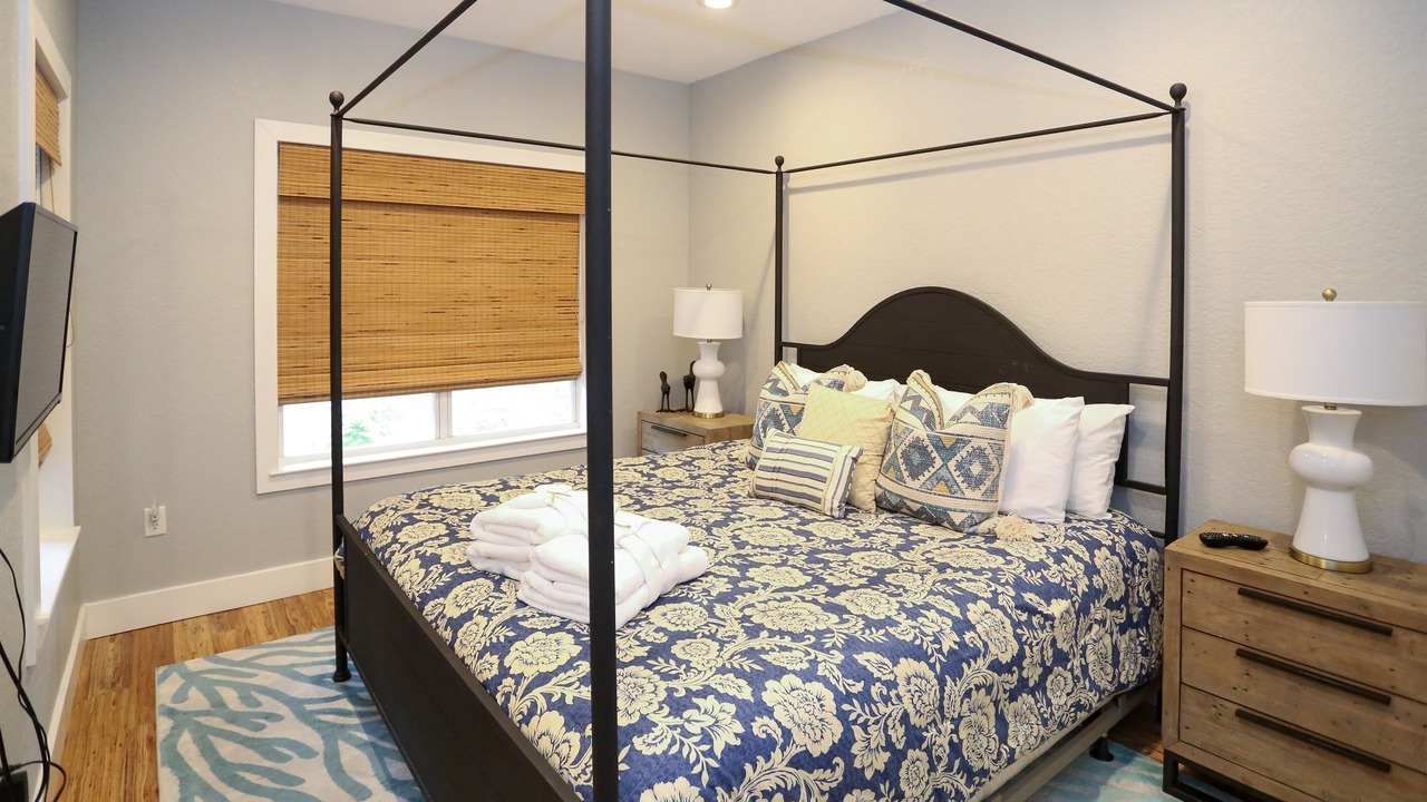 Photo of Bedroom in White's Gulfview