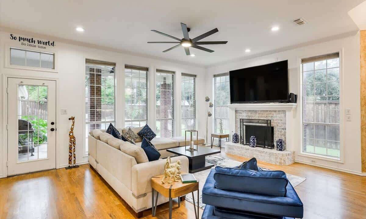 Photo of Livingroom in Irving